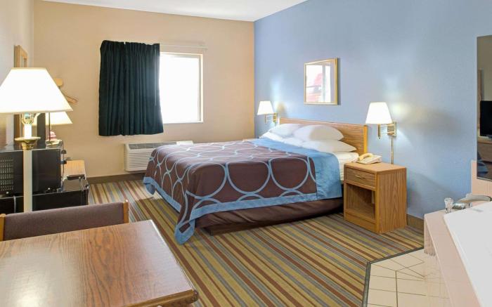 Super 8 By Wyndham Pontoon Beach Il/St. Louis Mo Area