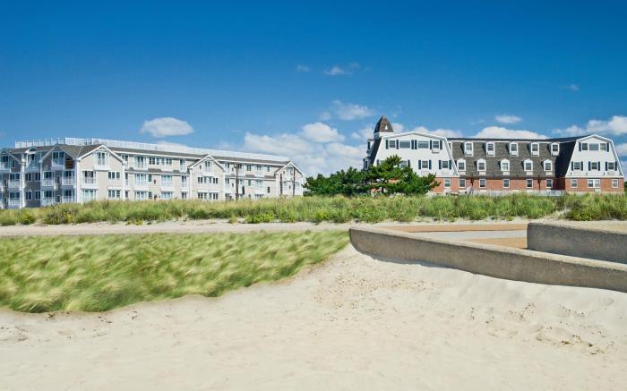 Newport Beach Hotel and  Suites