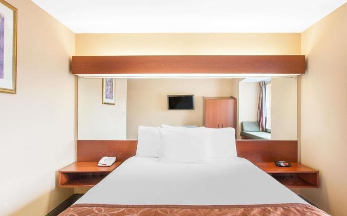 Microtel Inn & Suites by Wyndham Rogers