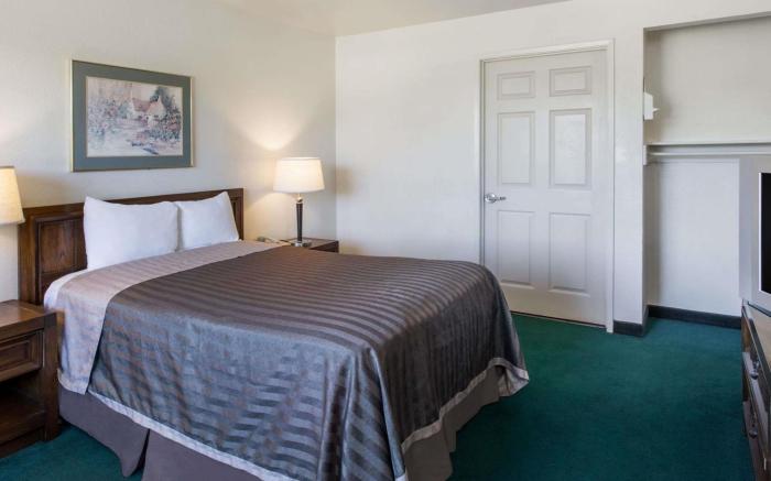 Travelodge by Wyndham Clearlake