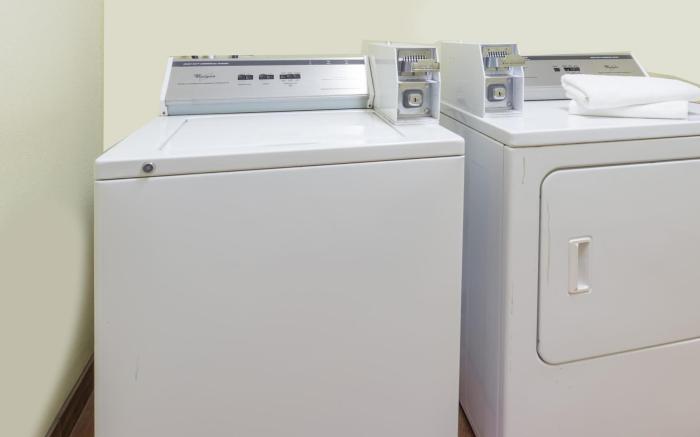 Days Inn & Suites by Wyndham Morris/I-80