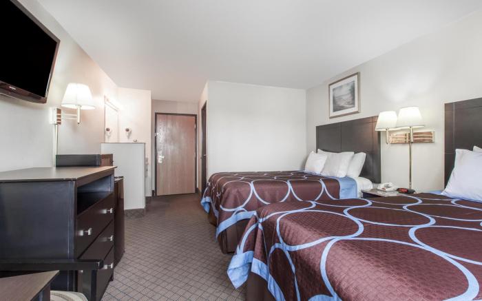 Super 8 by Wyndham Cleveland TX