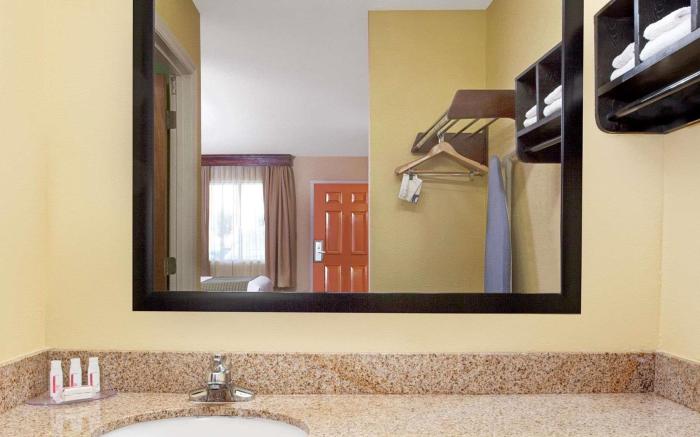 Days Inn by Wyndham Acworth