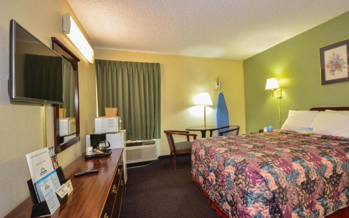 Days Inn by Wyndham Southern Hills/ORU