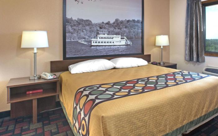Super 8 By Wyndham Boonville
