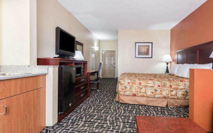 Days Inn & Suites by Wyndham Prattville-Montgomery