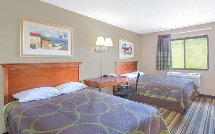 Super 8 By Wyndham Tilton/Lake Winnipesaukee