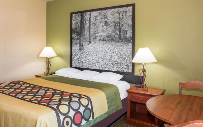 Super 8 By Wyndham Troy