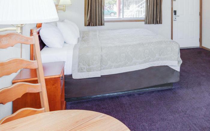 Super 8 By Wyndham Mackinaw City/Beachfront Area