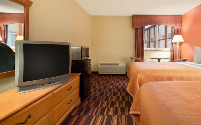 Travelodge by Wyndham Sturgis