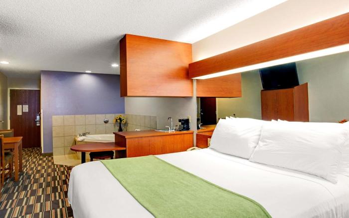 Microtel Inn & Suites by Wyndham Cherokee