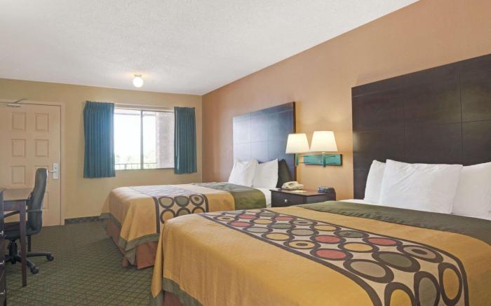Super 8 By Wyndham Universal City