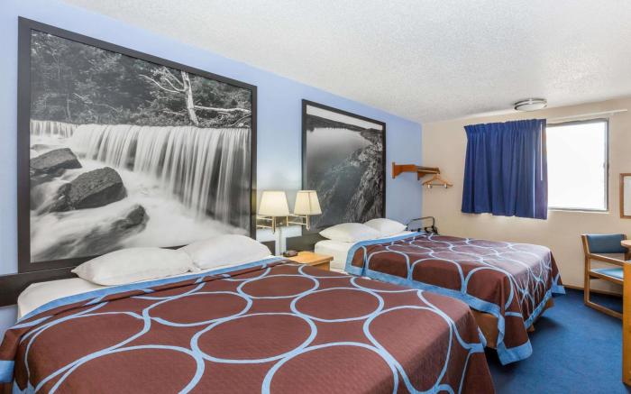 Super 8 By Wyndham Manhattan Ks