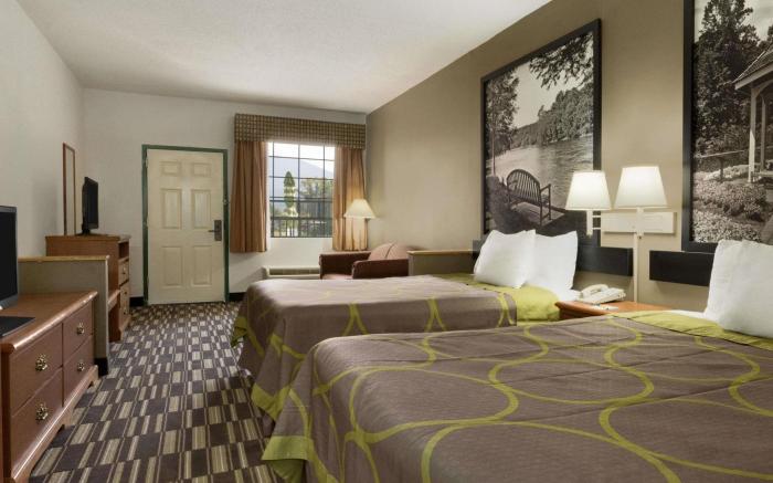 Super 8 By Wyndham Chatsworth/Dalton
