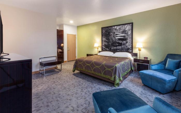 Super 8 by Wyndham Uniontown PA