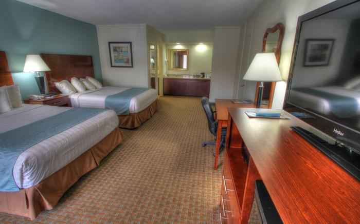 Crossroads Inn & Suites