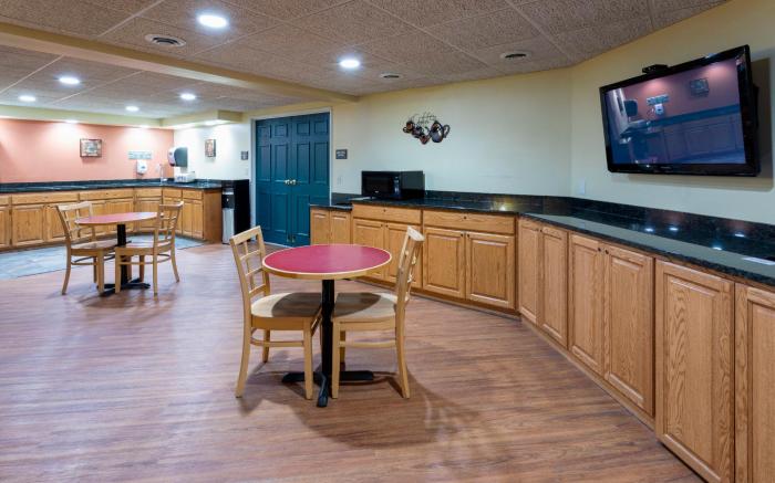 Paynesville Inn & Suites
