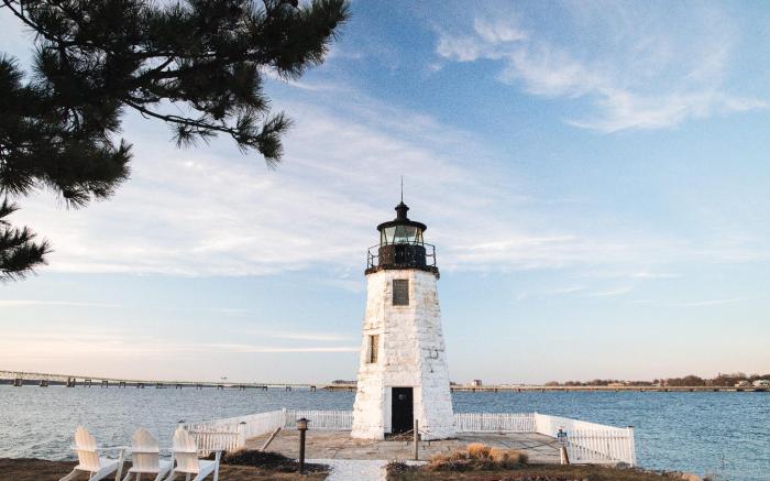 Newport Harbor Island Resort