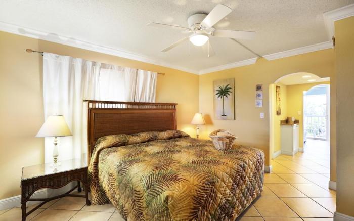 Barefoot Beach Club