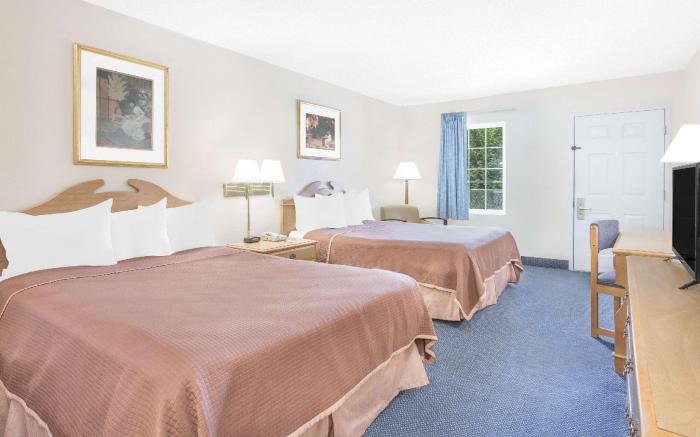 Howard Johnson by Wyndham Staunton