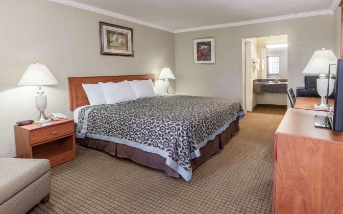 Days Inn by Wyndham Houston East