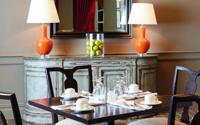 Ethan Allen Hotel