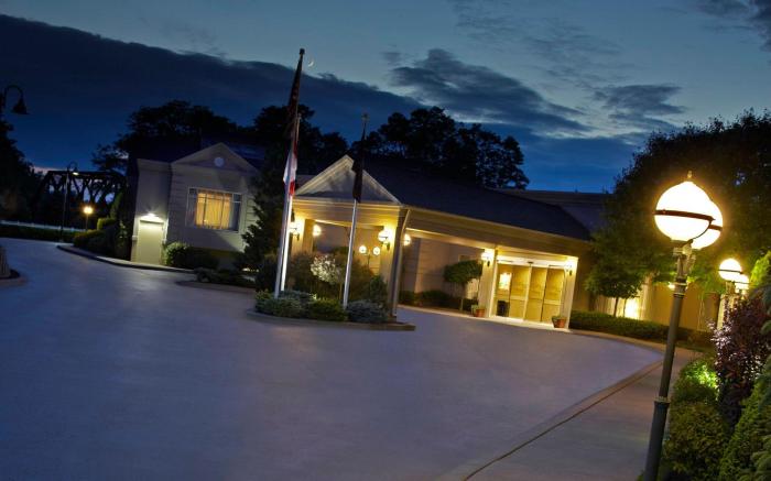 The Del Monte Lodge Renaissance Rochester Hotel & Spa