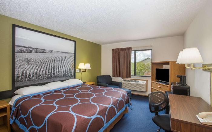 Super 8 By Wyndham Storm Lake