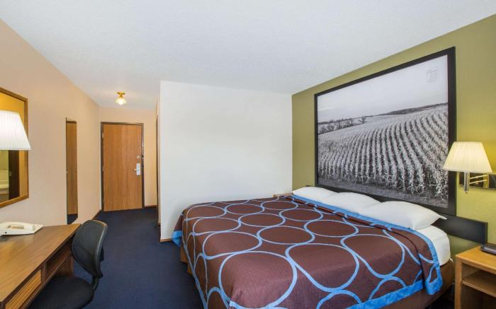 Super 8 By Wyndham Storm Lake