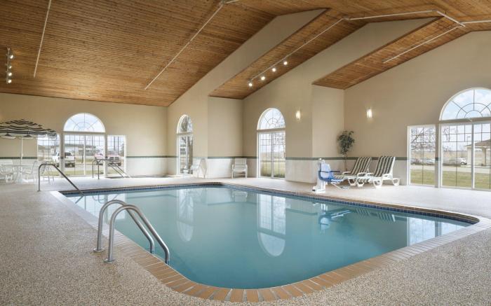 Country Inn & Suites by Radisson, Grinnell, IA