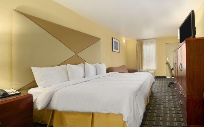 Days Inn by Wyndham Brunswick/St. Simons Area