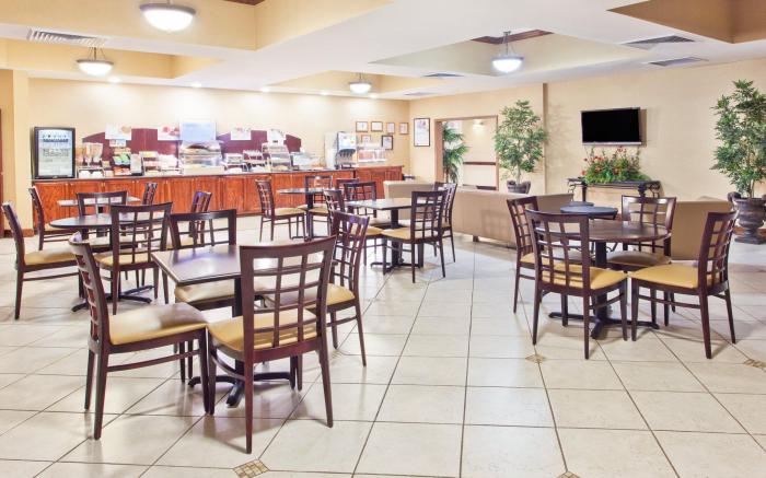 Holiday Inn Express & Suites Douglas By IHG
