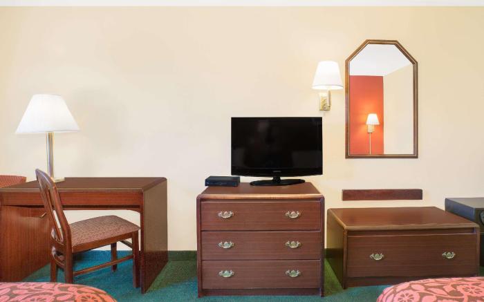 Days Inn by Wyndham Lincoln