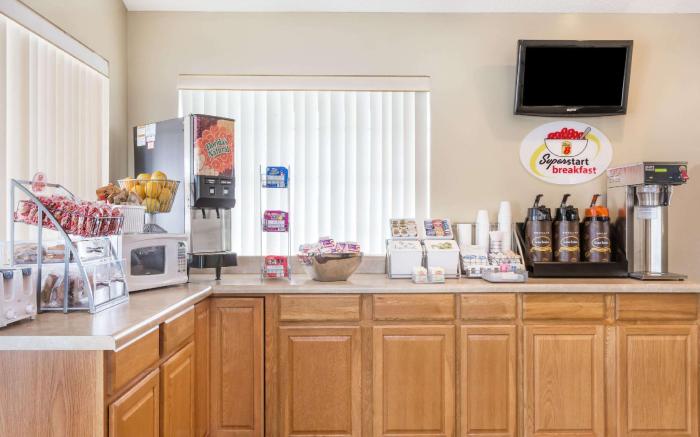 Super 8 By Wyndham Madison