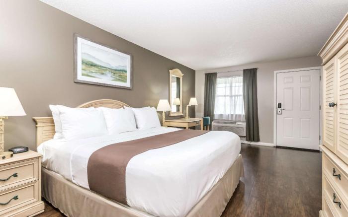 Super 8 By Wyndham Madison