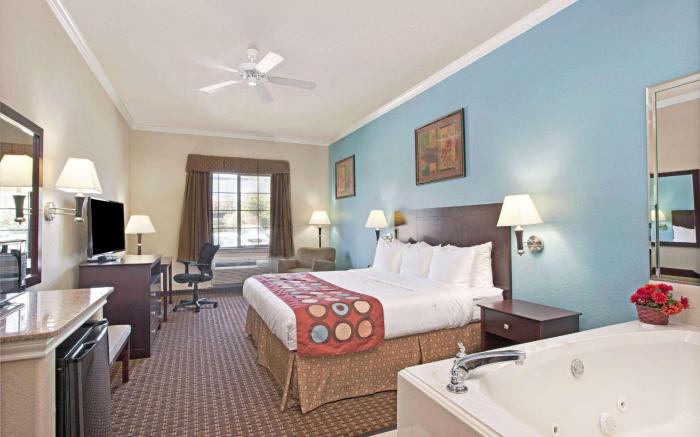 Super 8 By Wyndham Iah West/Greenspoint
