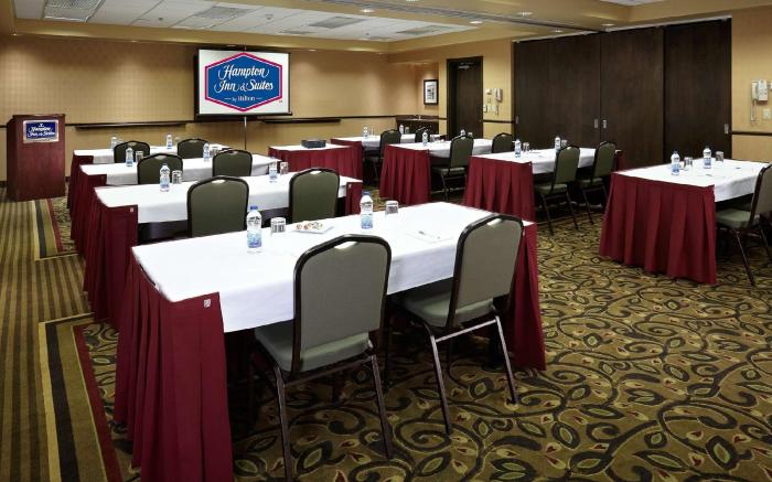 Hampton Inn and Suites Montreal Dorval
