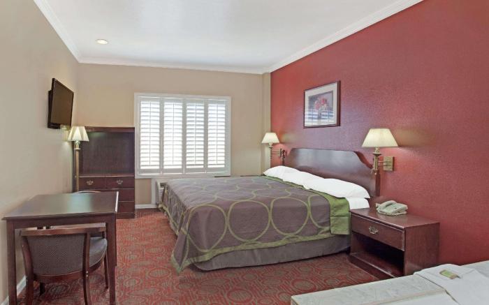 Super 8 By Wyndham North Hollywood