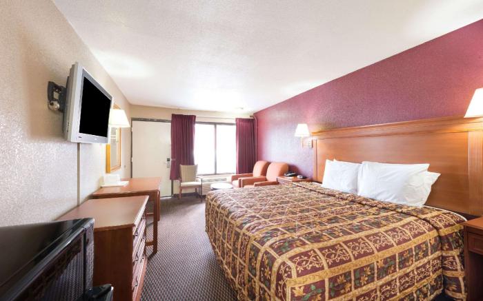 Days Inn by Wyndham San Antonio Splashtown/ATT Center