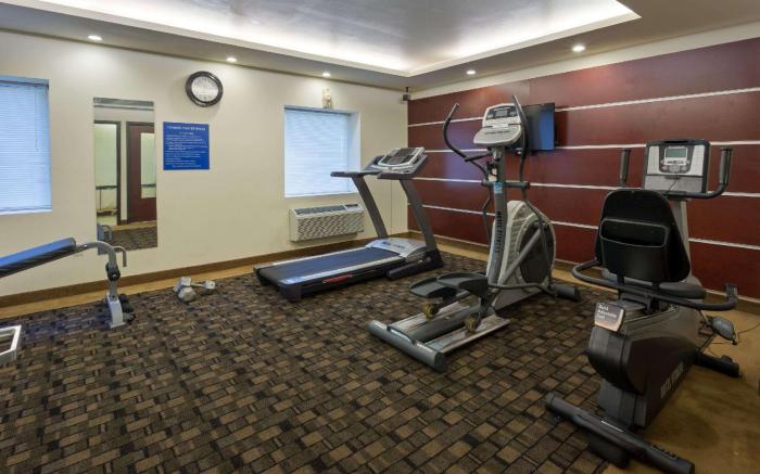 Days Inn & Suites by Wyndham Milwaukee