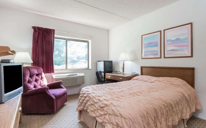 Super 8 By Wyndham Groton