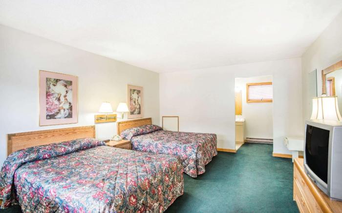 Travelodge by Wyndham Lake George NY