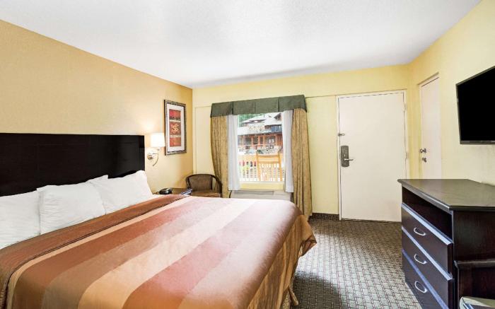 Days Inn & Suites by Wyndham Downtown Gatlinburg Parkway