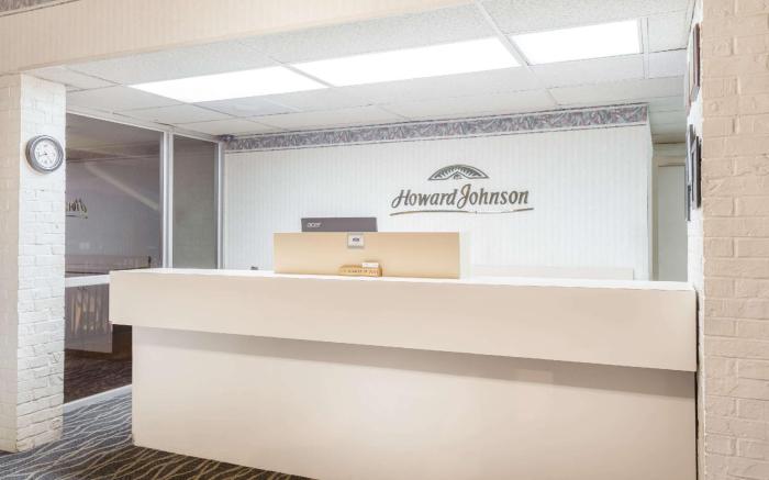 Howard Johnson by Wyndham Commerce GA