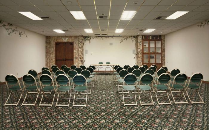 Red Lion Inn & Suites Lemoore