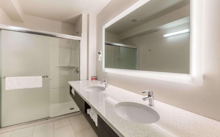 Super 8 By Wyndham Winnipeg East Mb