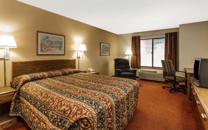 Super 8 By Wyndham Watertown Wi