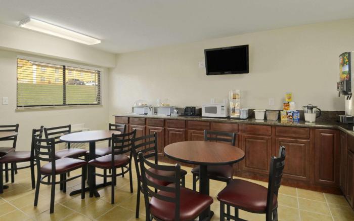 Days Inn by Wyndham Overland Park
