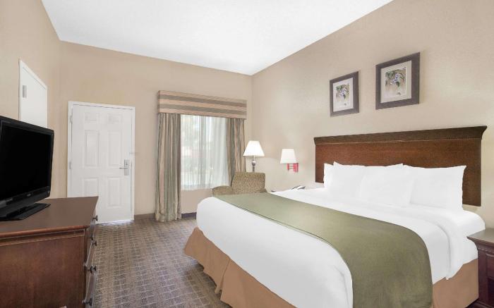 Baymont by Wyndham Crestview