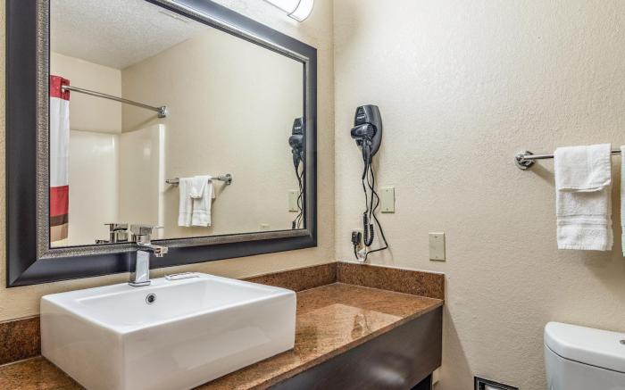 Red Roof PLUS+ & Suites Atlanta Airport South